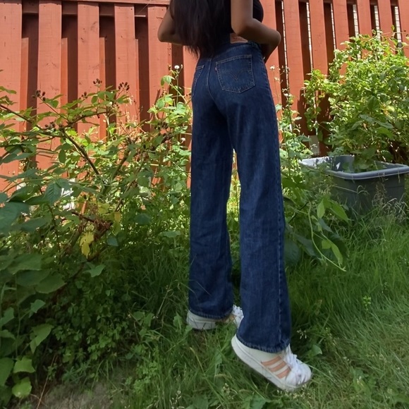 Levi’s High Waisted Straight Jeans (Dark Wash) - Picture 2 of 9